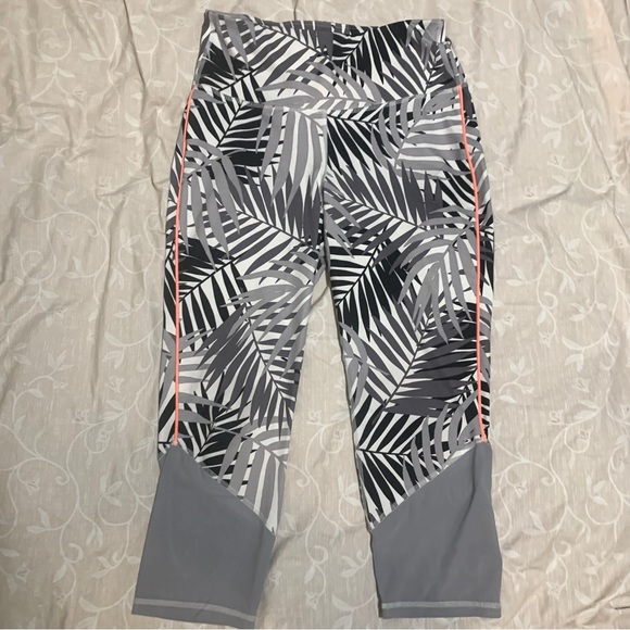 Old Navy Active Capris Sz Large - Picture 1 of 9